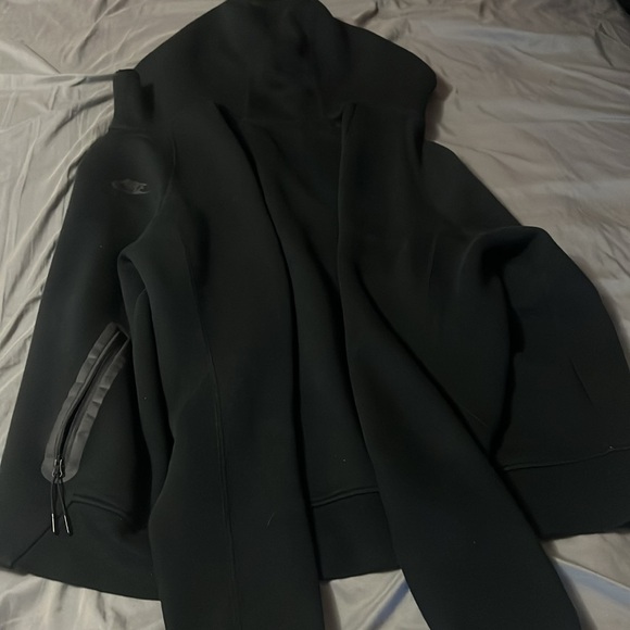 Nike tech - Picture 2 of 3